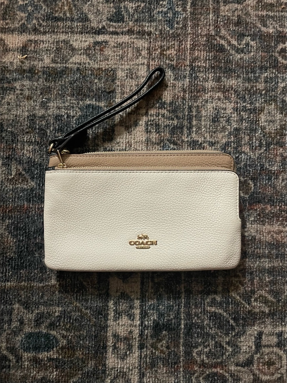 🐾Coach double zip pebble leather wristlet🐾